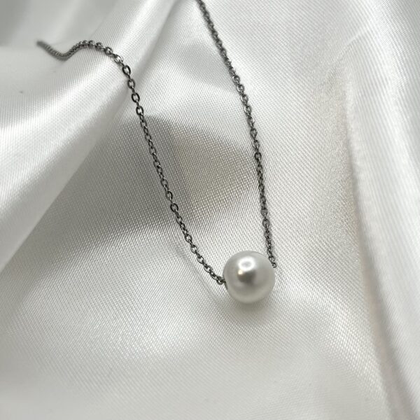 Collier chaine argenté perle blanche